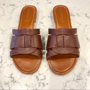 Excellent Condition. Enzo Angiolini Flat Sandals.